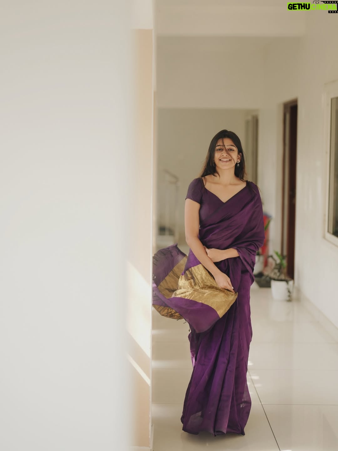 Ananthika Sanilkumar - 330.7K Likes - Like a love letter written by time ✨
.
Saree : @thenmozhidesigns