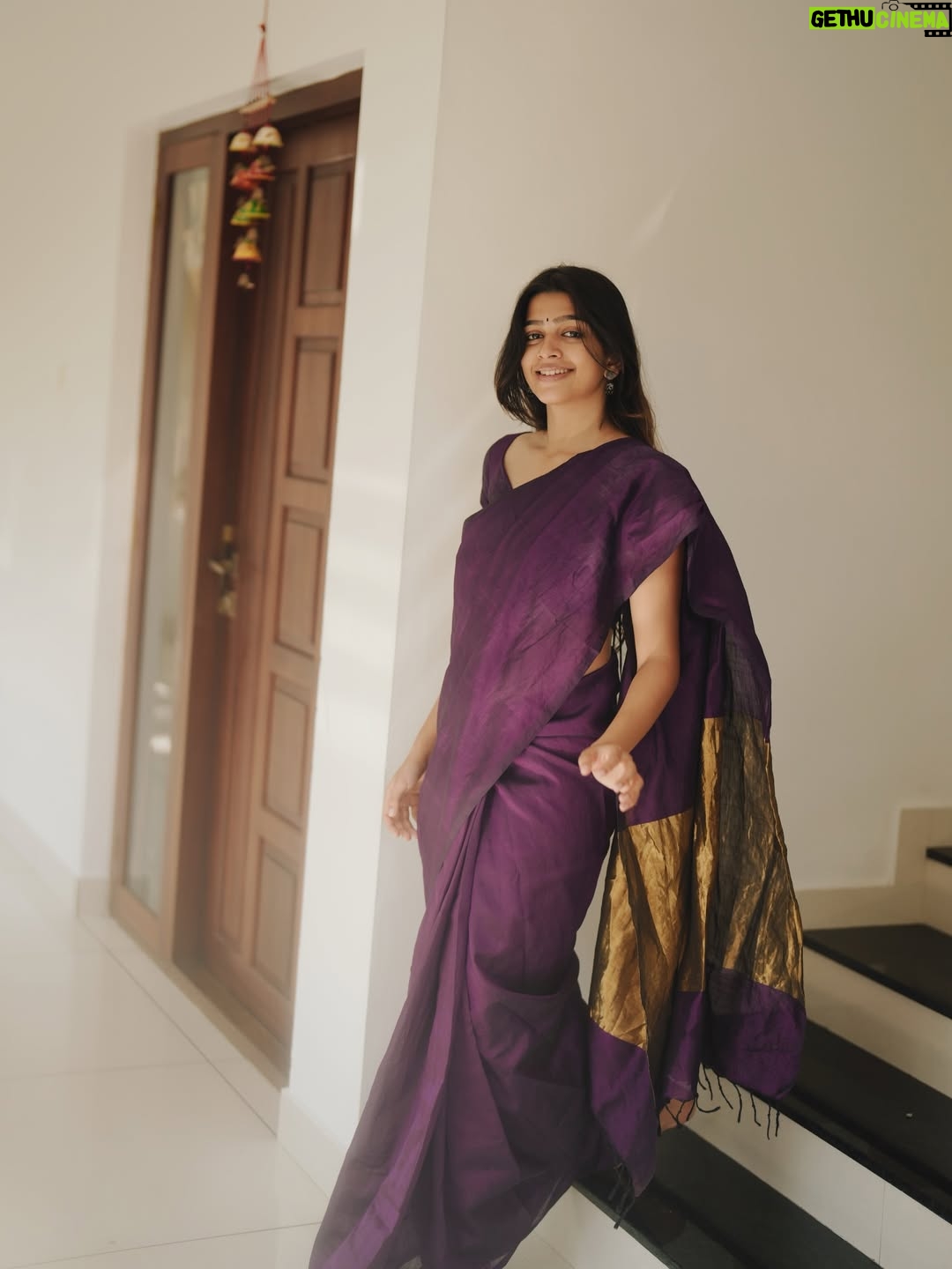 Ananthika Sanilkumar - 330.7K Likes - Like a love letter written by time ✨
.
Saree : @thenmozhidesigns