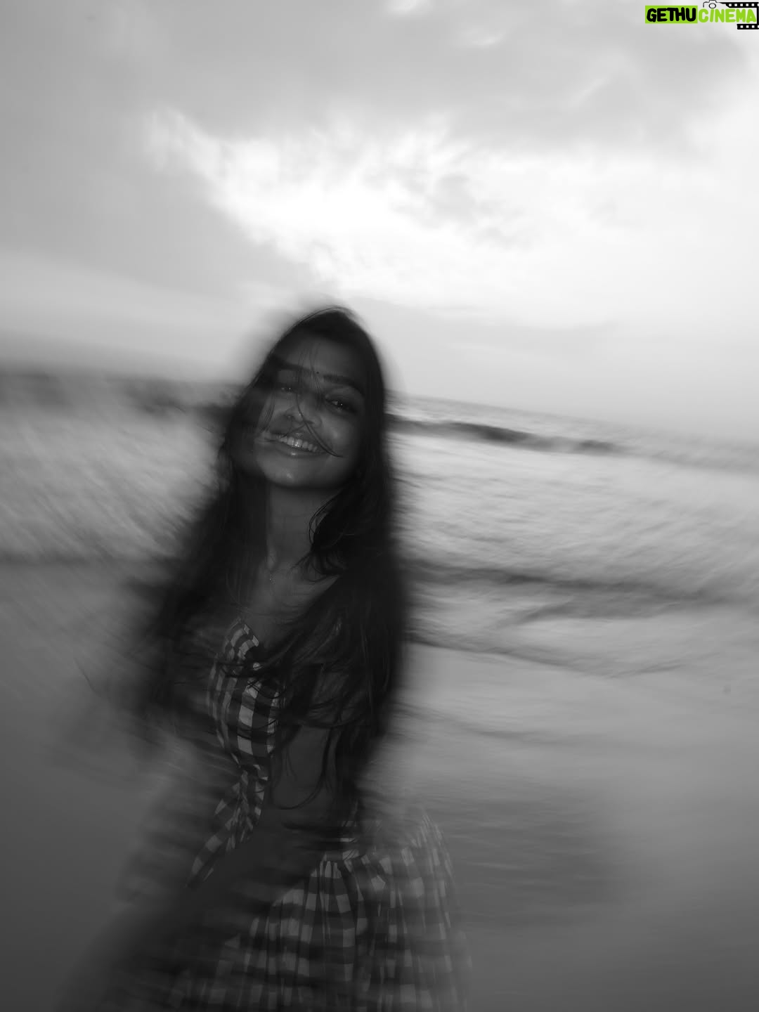 Ananthika Sanilkumar - 1.1 Million Likes - Sunset scenes I’ll replay forever 🤍

& And sealing it with my kiss 🙂‍↔️
.
.
📸 : @athul_whiteramp