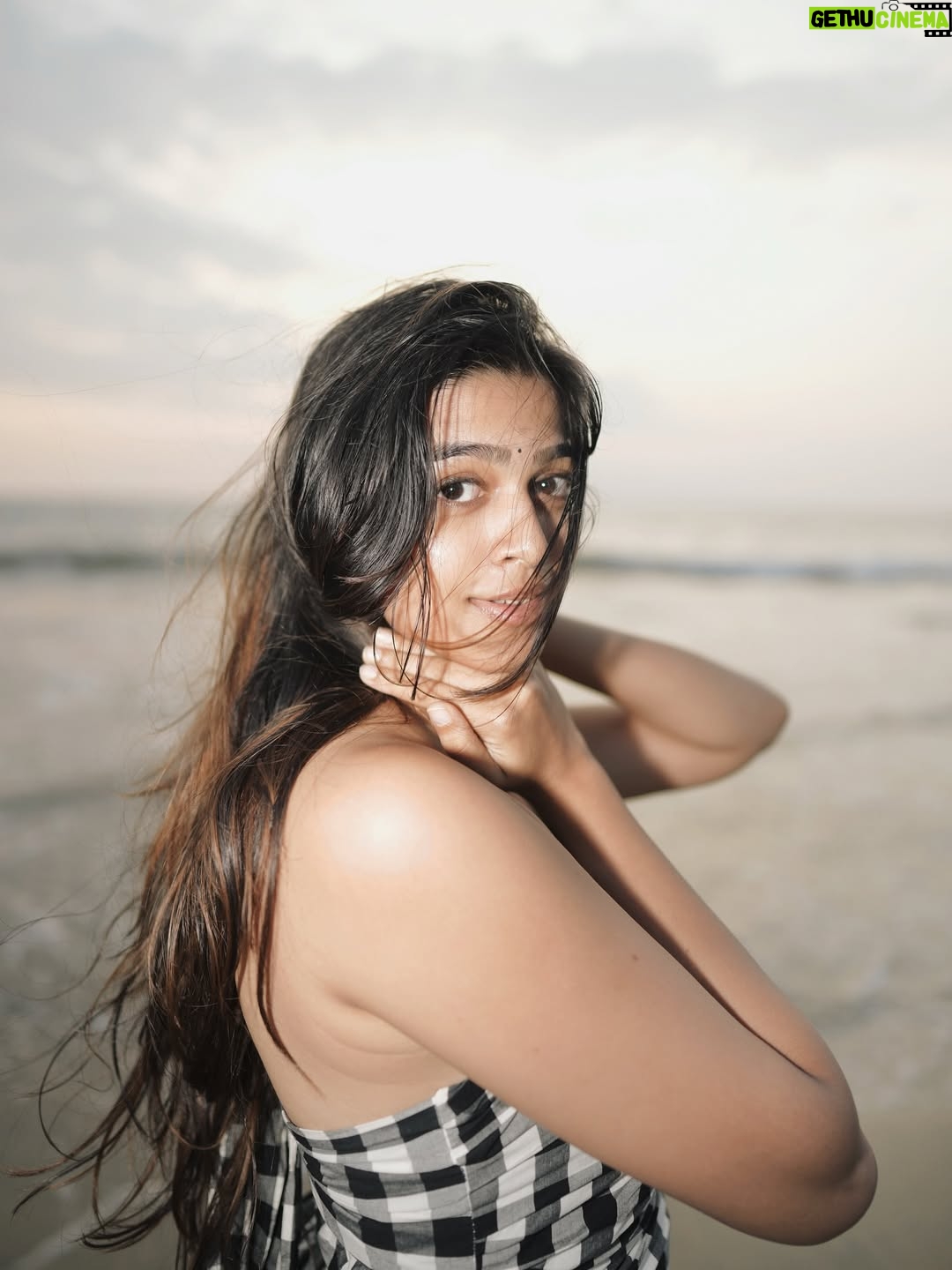 Ananthika Sanilkumar - 1.1 Million Likes - Sunset scenes I’ll replay forever 🤍

& And sealing it with my kiss 🙂‍↔️
.
.
📸 : @athul_whiteramp