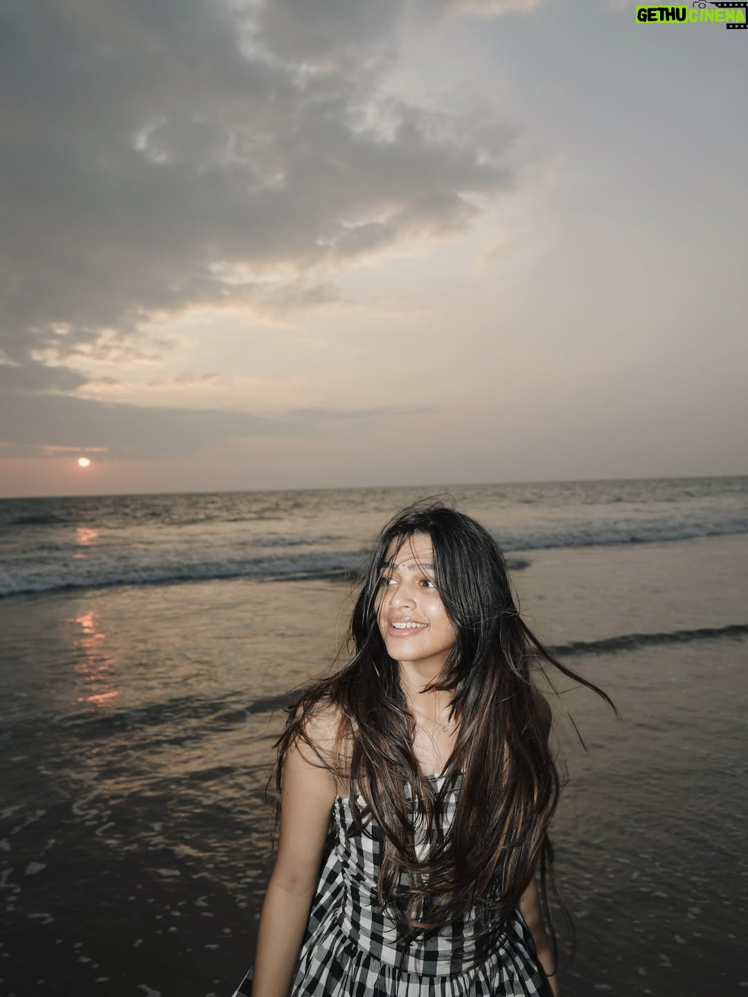 Ananthika Sanilkumar - 1.1 Million Likes - Sunset scenes I’ll replay forever 🤍

& And sealing it with my kiss 🙂‍↔️
.
.
📸 : @athul_whiteramp