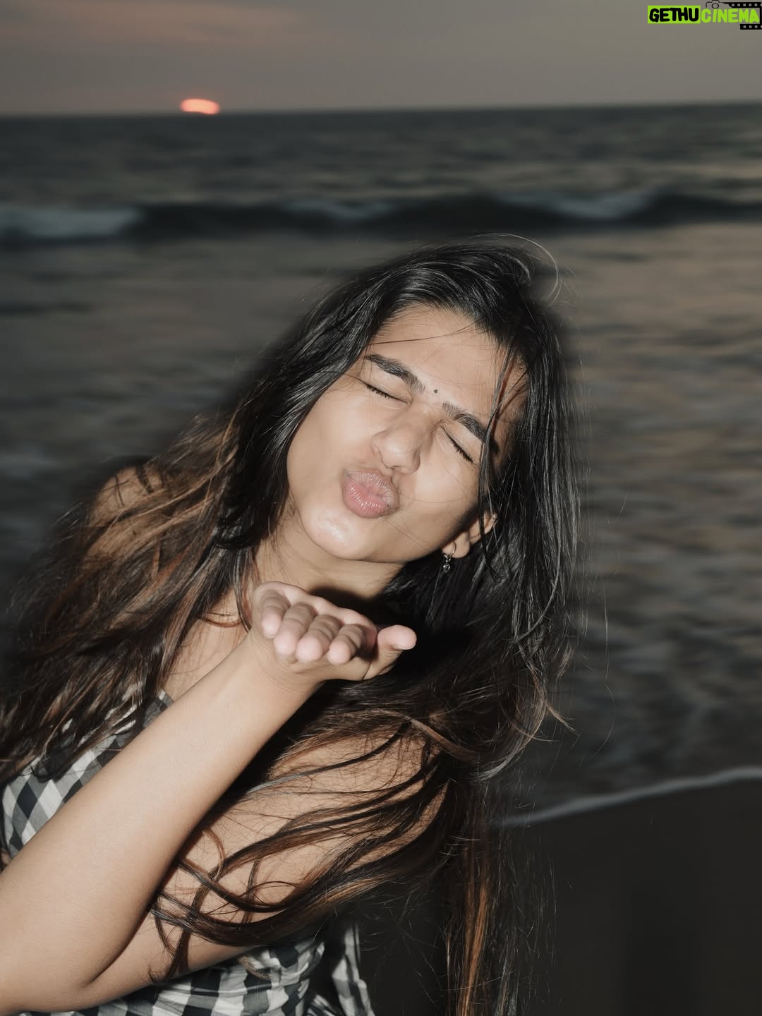 Ananthika Sanilkumar - 1.1 Million Likes - Sunset scenes I’ll replay forever 🤍

& And sealing it with my kiss 🙂‍↔️
.
.
📸 : @athul_whiteramp