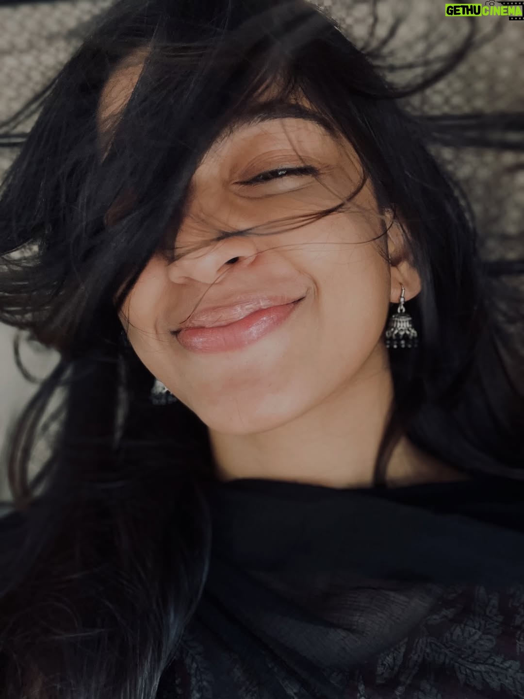 Ananthika Sanilkumar - 444.5K Likes - In this city, even the wind knows how to giggle🙂‍↕️♥️