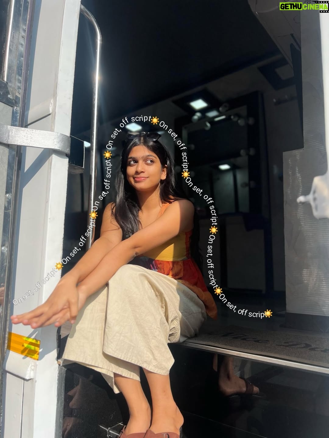 Ananthika Sanilkumar - 372.2K Likes - Let me be your sanskari❌️ singarii✅️🦋😌 
.
.
Top: @tarambymyriti