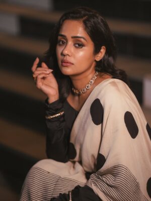 Ananya Instagram - Styled: @styyledbyjoe @joe_elize_joy 
Photography: @portraitsbylokesh 
Mau: @jiyamakeupartistry 
Hair: @nita_makeup_artist
Outfit: @kathysclothingstore
Jewellery: @jewellerybylabroiche
Styling team: @ruth.antony____  @_itsabssss.x_