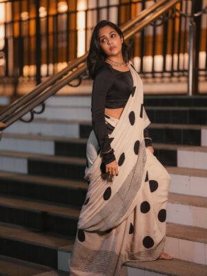 Ananya Instagram - Styled: @styyledbyjoe @joe_elize_joy 
Photography: @portraitsbylokesh 
Mau: @jiyamakeupartistry 
Hair: @nita_makeup_artist
Outfit: @kathysclothingstore
Jewellery: @jewellerybylabroiche
Styling team: @ruth.antony____  @_itsabssss.x_