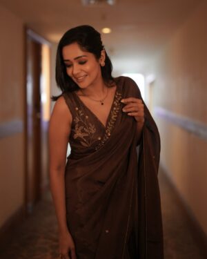 Ananya Instagram - 🤍

Styledby : @amritha_lakshmi___  @styledby_al_ 
Photographer : @kunjippaaru 
Mua : @lushandluxbyak 
Outfit : @tatvadesignelement 
Jewellery : @ka_styling_house
Draping: @@prettypleats

#ananya