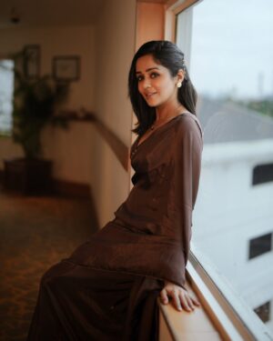 Ananya Instagram - 🤍

Styledby : @amritha_lakshmi___  @styledby_al_ 
Photographer : @kunjippaaru 
Mua : @lushandluxbyak 
Outfit : @tatvadesignelement 
Jewellery : @ka_styling_house
Draping: @@prettypleats

#ananya