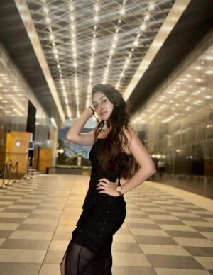 Anchal Sahu Instagram - Let the black do the talking. #timelesstones🫶🏻
📸: @ankurvermaofficial 🥹♥️