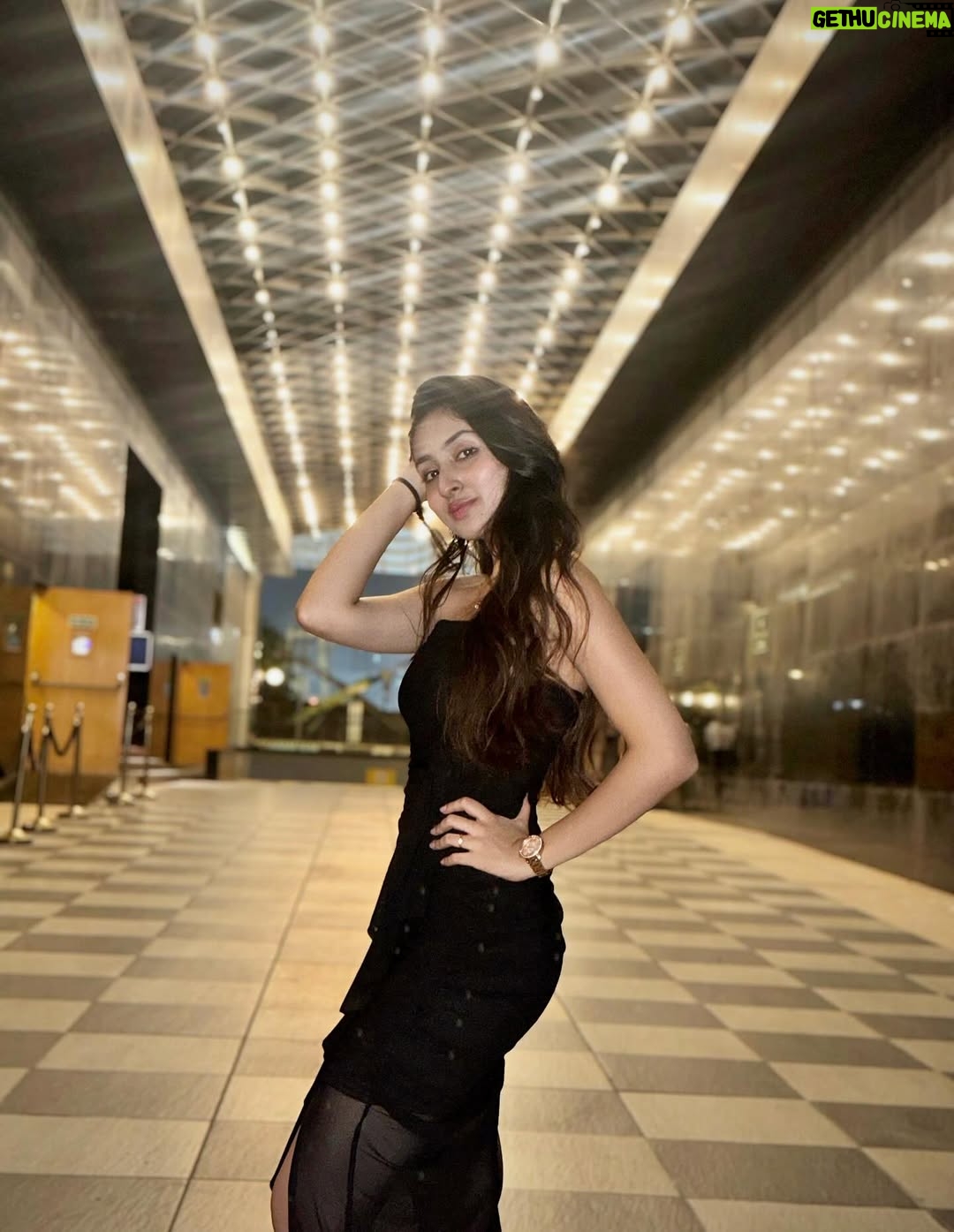 Anchal Sahu - 109.2K Likes - Let the black do the talking. #timelesstones🫶🏻
📸: @ankurvermaofficial 🥹♥️