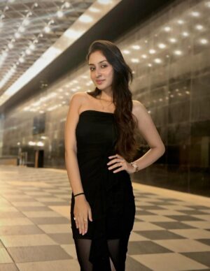 Anchal Sahu Instagram - Let the black do the talking. #timelesstones🫶🏻
📸: @ankurvermaofficial 🥹♥️