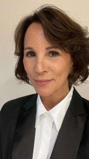 Andrea McLean Instagram - Going ‘Out Out’ tonight with friends. It’s nice to take off my cap and trakkie bottoms and make an effort in what feels like forever. 
Happy Friday! 

#tgif
