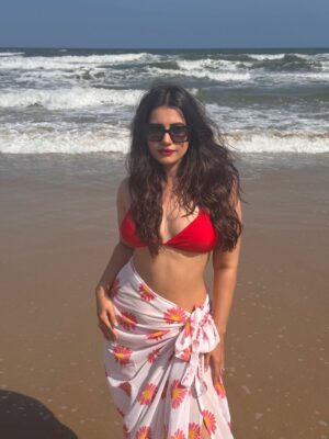 Angana Roy Instagram - Sunscreen and good decisions 🌊🌅☀️❤️