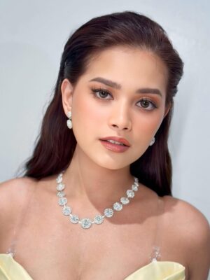 Angela Morena Instagram - @angelamorena_ ✨
Salvageland red carpet premiere night

Make up : @makeupbytin.s @tinsuann 
Hair : @hairbydaveepascua_ 
Asst. Make up : @amor.drj 

Thank you for trusting my team

#hairandmakeup #angelamorena #makeupmanila