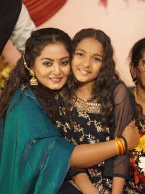 Anjana Singh Instagram - Beautiful Beginning of 2k26
With
Family 🧿& Friends ❤️🧿
Happy Birthday Maa ❤️🧿
Happy New Year 🥳 
From us to you 🌸🌼
