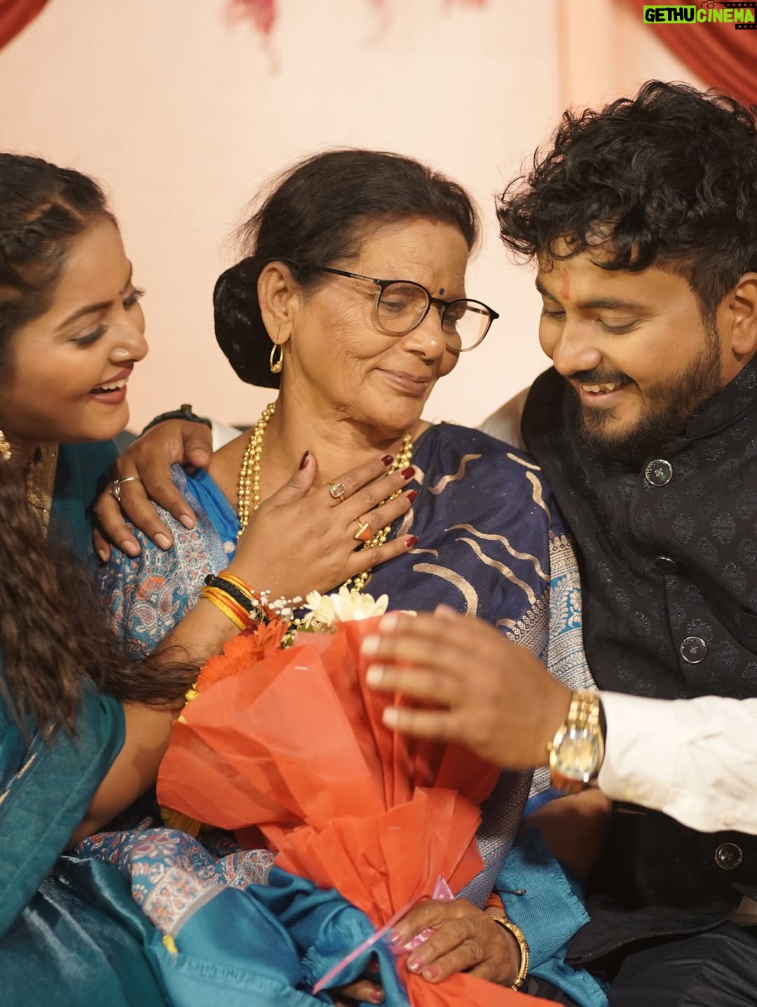 Anjana Singh - 211.4K Likes - Beautiful Beginning of 2k26
With
Family 🧿& Friends ❤️🧿
Happy Birthday Maa ❤️🧿
Happy New Year 🥳 
From us to you 🌸🌼