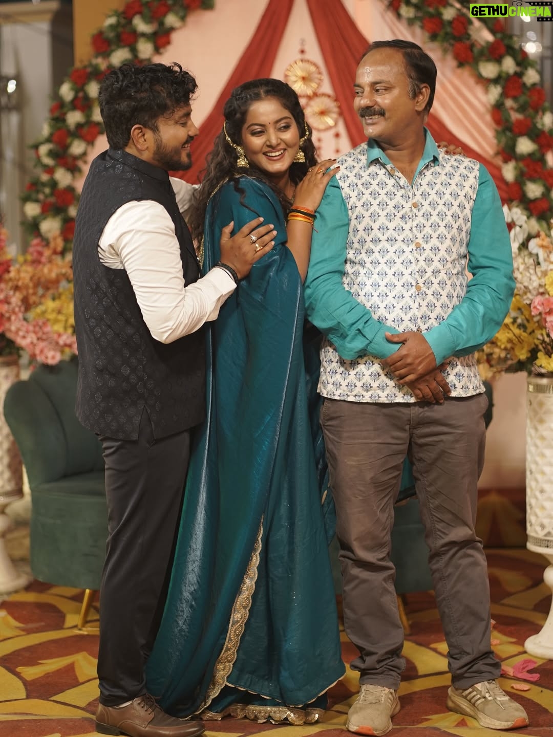 Anjana Singh - 211.4K Likes - Beautiful Beginning of 2k26
With
Family 🧿& Friends ❤️🧿
Happy Birthday Maa ❤️🧿
Happy New Year 🥳 
From us to you 🌸🌼