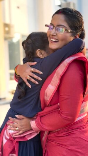 Anjana Singh Instagram - Ghar 🏠 Kab Aaoge…..❤️🤌🏻
With cutie pie @aditi13k15 
Love you my baccha ❤️🧿
❤️
❤️
❤️
#anjanasingh #anjanasinghfans❤️ #reelitfeelit #trending