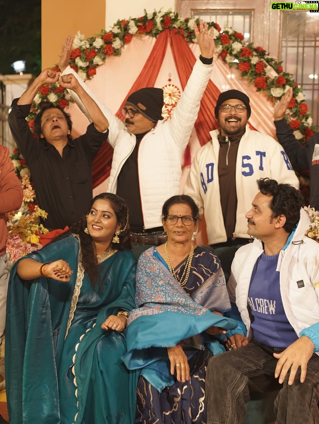 Anjana Singh - 211.4K Likes - Beautiful Beginning of 2k26
With
Family 🧿& Friends ❤️🧿
Happy Birthday Maa ❤️🧿
Happy New Year 🥳 
From us to you 🌸🌼