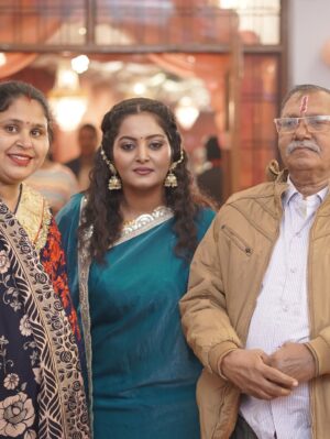 Anjana Singh Instagram - Beautiful Beginning of 2k26
With
Family 🧿& Friends ❤️🧿
Happy Birthday Maa ❤️🧿
Happy New Year 🥳 
From us to you 🌸🌼