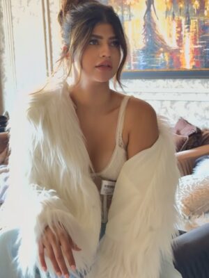 Anjini Dhawan Instagram - Jan 🫶