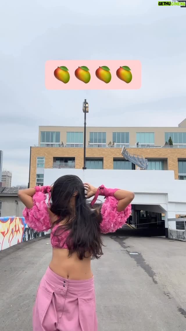 Anjulie Persaud - 1K Likes - Juice mango for you peel da banana 🥭🍌

#songwriter #guyanese #mango