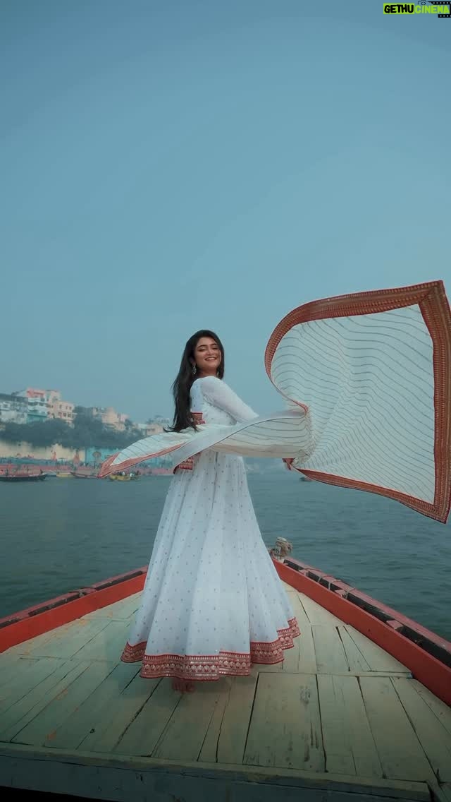 Ankita Mallick - 117.2K Likes - 🤍🦢🪶
.
.
.
#instagramreels #varanasi #banaras #trendingreels