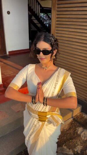 Ansha Mohan Instagram - വിഷു FIT CHECK🤓🤍 

Styling @_aleenaraju
Saree @ithal.india
Jewellery @tajelle.in
Mua @anjali__makeup_artist 
Draping @makeover_by_joshnaaa_jo