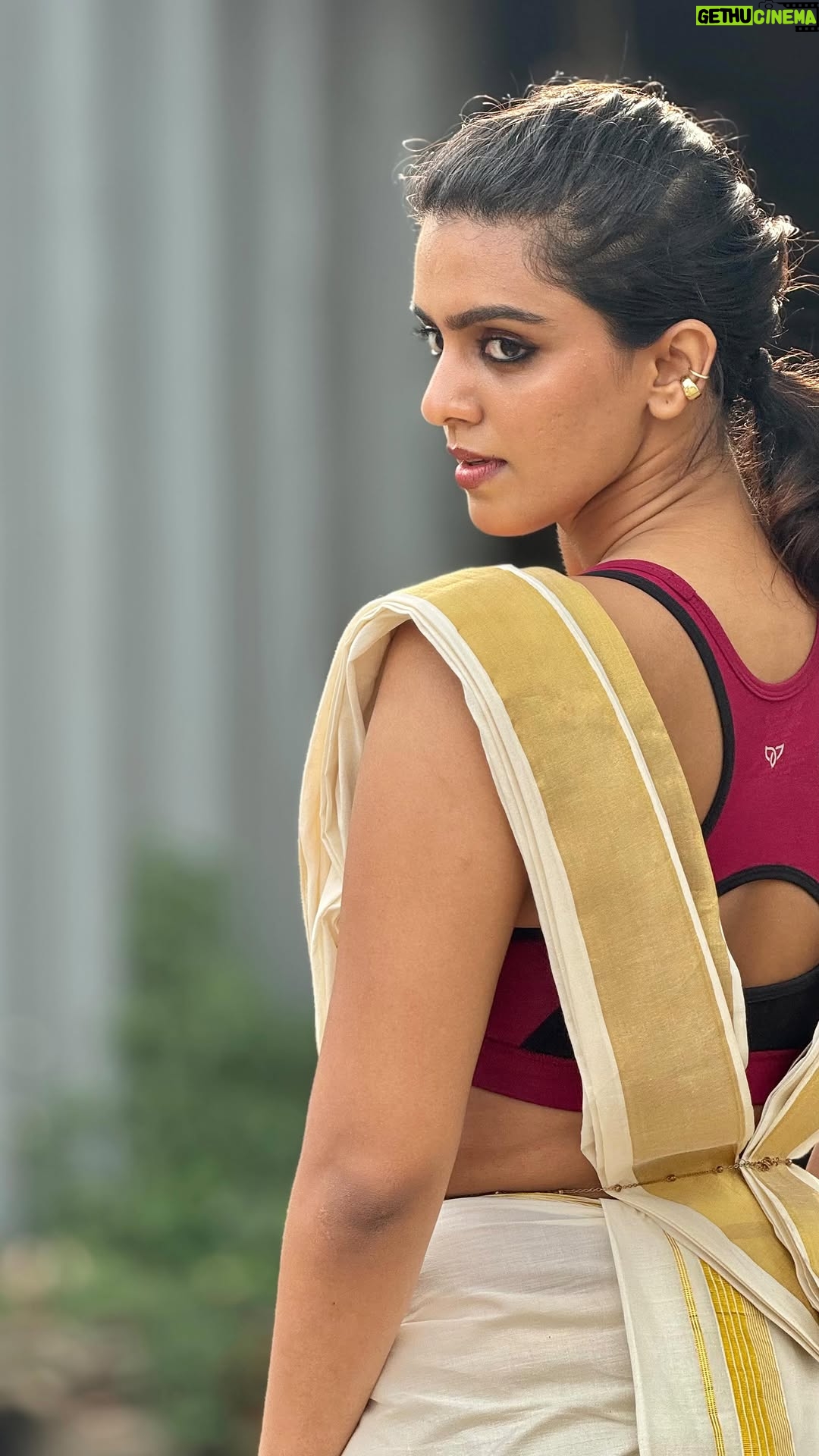 Ansha Mohan - 39.2K Likes - Sports bra energy.. saree attitude 🥻

@teensinnerwear 

Video & edit @aswal_shaji
Stylist @bhavya_omanakuttan 
Hair stylist @i_princyshaji & @bhavya_omanakuttan