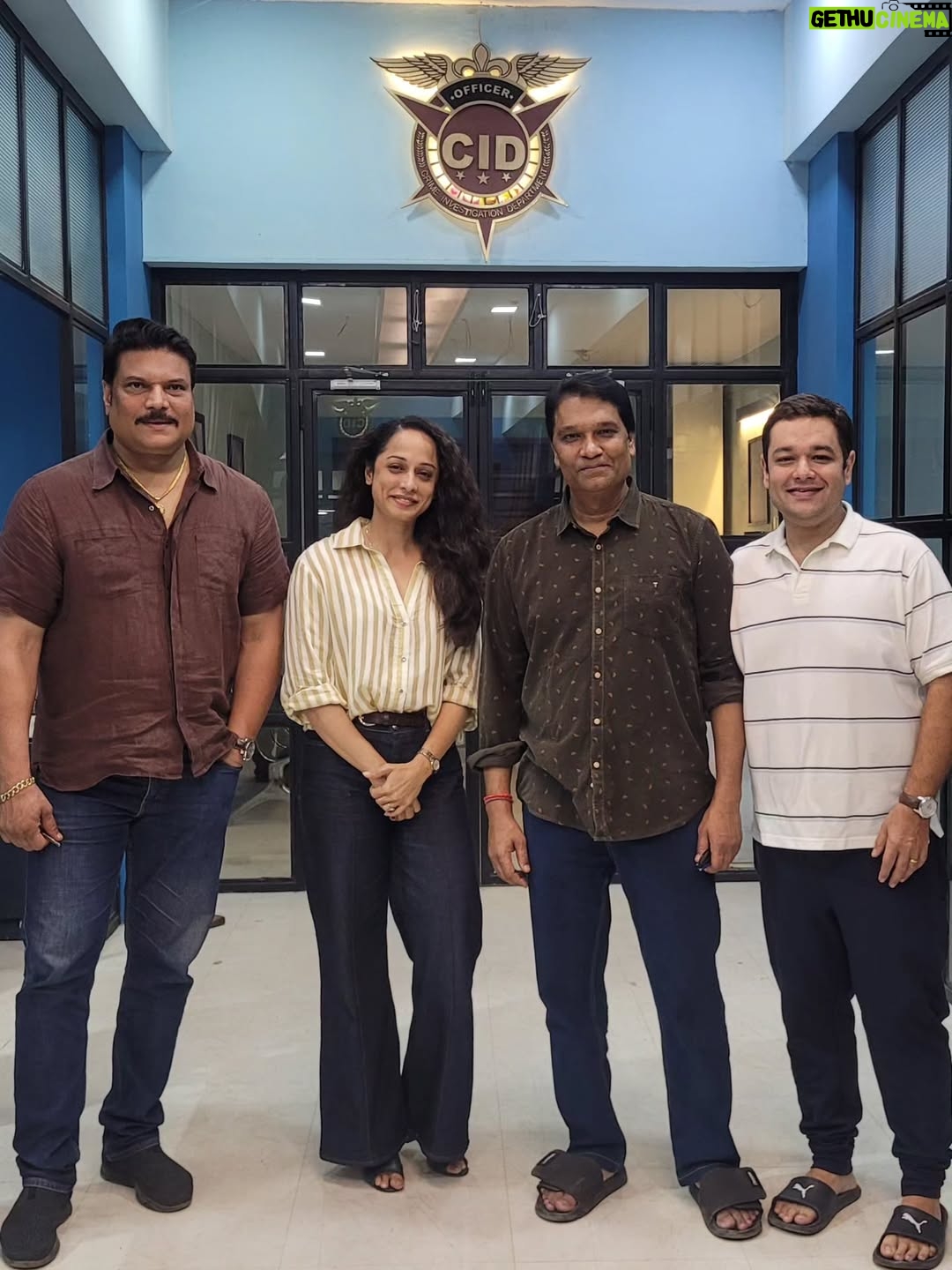 Ansha Sayed - 160.6K Likes - As CID  wraps it's 2nd season  one post with the team and the classic logo is a ritual.
Thank you for making the show a great success. 
Missed @shivaaji_satam sir @narendragupta22 sir @janvicg.
Dony forget to tune in the last episodes tonight 7pm on Sony, Sony liv & Netflix.
Hoping to see you guys very soon 🙏