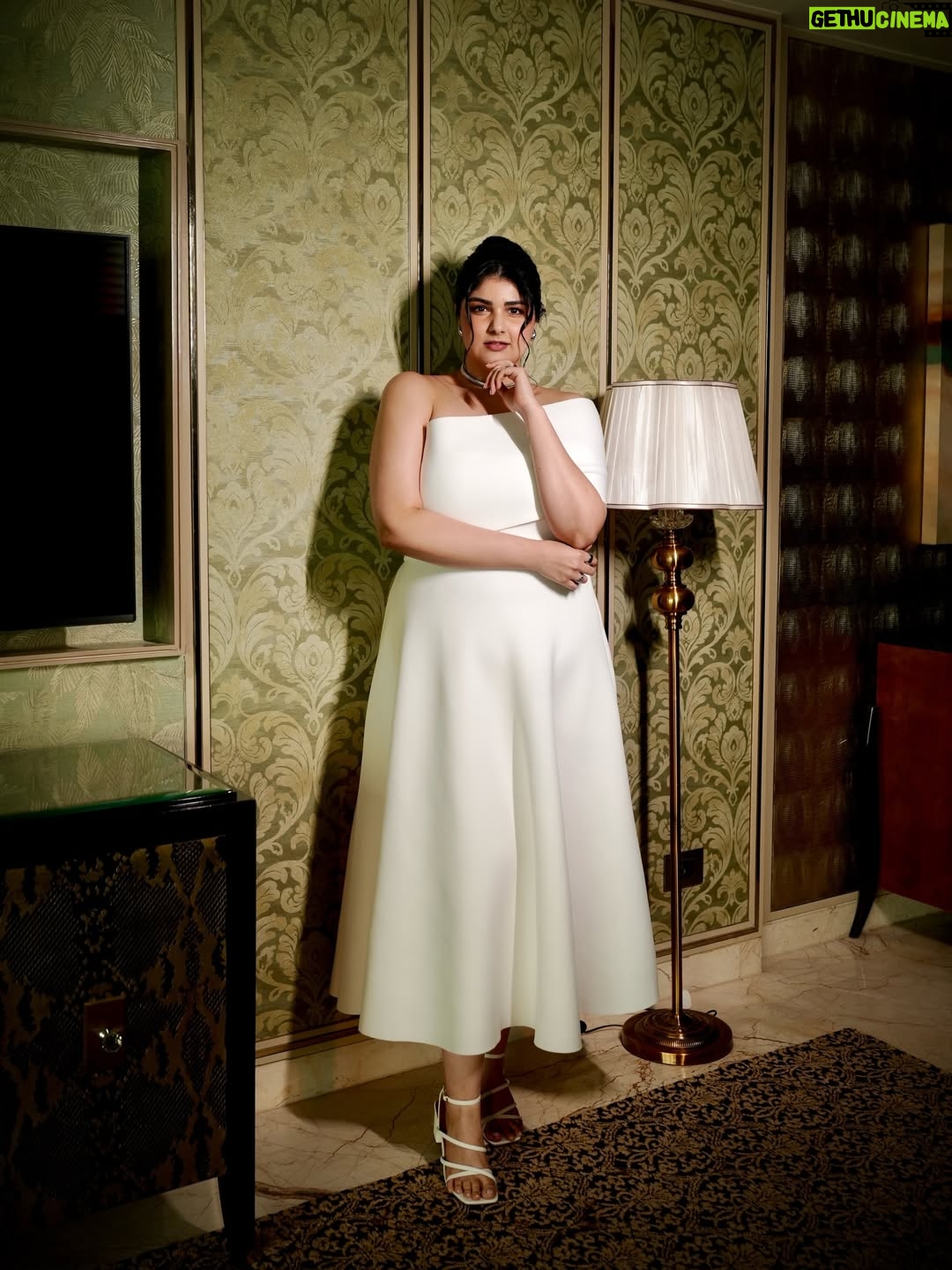 Anshula Kapoor - 50.2K Likes - Camera roll archives from a very special evening!

@lancomeofficial announced @sonamkapoor didi as their newest Brand Ambassador and clearly me and my gallery couldn’t keep calm. 

@mynykaa
#SonamforLancôme 
#LancômeIndia #LancômeSkincare #LancômeFragrances