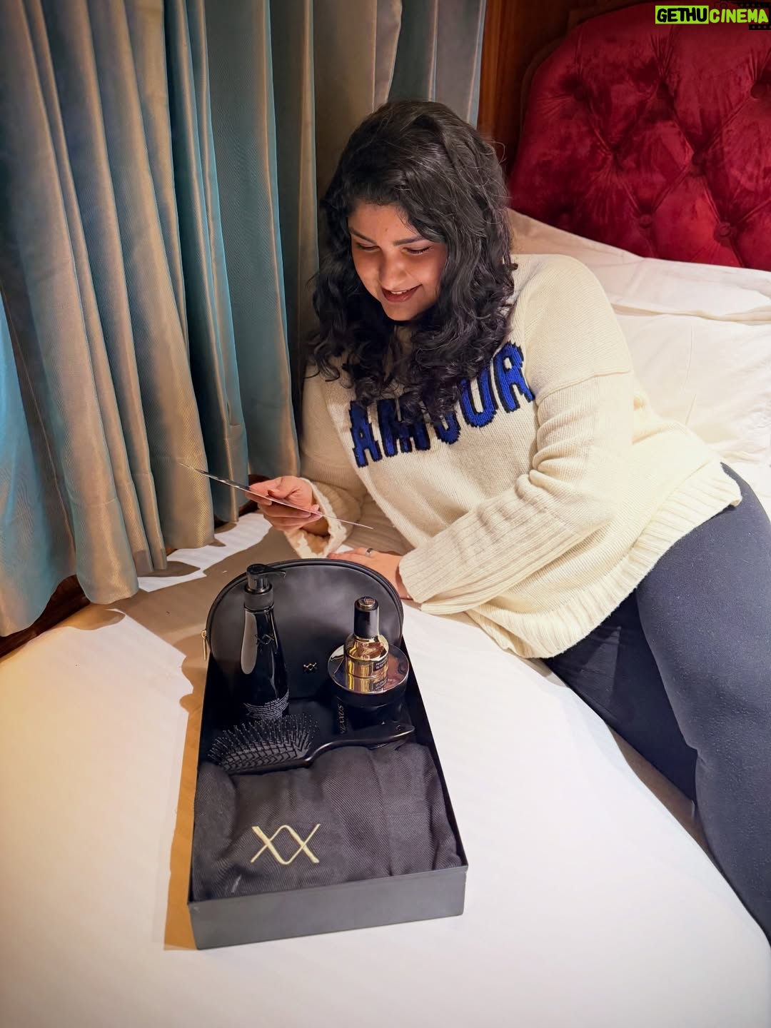Anshula Kapoor - 50.7K Likes - Thursday, as seen through my camera roll ✨

Felt like a princess the moment I stepped onto the Palace on Wheels with @nexxusnewyork 🖤

The energy, the music, the people, the moments - everything felt perfectly in sync.

Impeccable hospitality, incredible food and a full hair styling salon created onboard (because luxury really is in the details), every element was thoughtfully curated. This was truly the kind of experience that doesn’t need exaggeration! 

Ending the day with dinner at the City Palace Jaipur was the perfect finale. 

Luxurious, indulgent, intentional.
An experience so unique, truly one of those days I know I’ll always remember 🖤

#Hosted