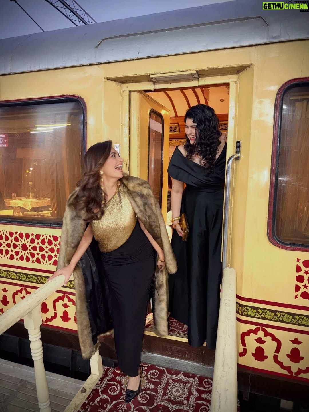 Anshula Kapoor - 50.7K Likes - Thursday, as seen through my camera roll ✨

Felt like a princess the moment I stepped onto the Palace on Wheels with @nexxusnewyork 🖤

The energy, the music, the people, the moments - everything felt perfectly in sync.

Impeccable hospitality, incredible food and a full hair styling salon created onboard (because luxury really is in the details), every element was thoughtfully curated. This was truly the kind of experience that doesn’t need exaggeration! 

Ending the day with dinner at the City Palace Jaipur was the perfect finale. 

Luxurious, indulgent, intentional.
An experience so unique, truly one of those days I know I’ll always remember 🖤

#Hosted