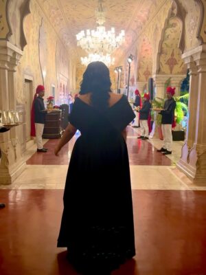 Anshula Kapoor Instagram - Thursday, as seen through my camera roll ✨

Felt like a princess the moment I stepped onto the Palace on Wheels with @nexxusnewyork 🖤

The energy, the music, the people, the moments - everything felt perfectly in sync.

Impeccable hospitality, incredible food and a full hair styling salon created onboard (because luxury really is in the details), every element was thoughtfully curated. This was truly the kind of experience that doesn’t need exaggeration! 

Ending the day with dinner at the City Palace Jaipur was the perfect finale. 

Luxurious, indulgent, intentional.
An experience so unique, truly one of those days I know I’ll always remember 🖤

#Hosted