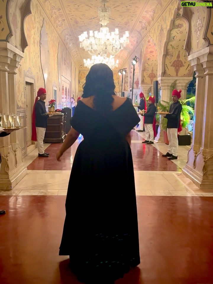Anshula Kapoor - 50.7K Likes - Thursday, as seen through my camera roll ✨

Felt like a princess the moment I stepped onto the Palace on Wheels with @nexxusnewyork 🖤

The energy, the music, the people, the moments - everything felt perfectly in sync.

Impeccable hospitality, incredible food and a full hair styling salon created onboard (because luxury really is in the details), every element was thoughtfully curated. This was truly the kind of experience that doesn’t need exaggeration! 

Ending the day with dinner at the City Palace Jaipur was the perfect finale. 

Luxurious, indulgent, intentional.
An experience so unique, truly one of those days I know I’ll always remember 🖤

#Hosted