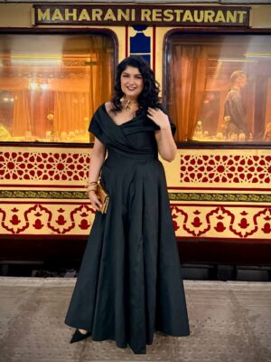 Anshula Kapoor Instagram - Thursday, as seen through my camera roll ✨

Felt like a princess the moment I stepped onto the Palace on Wheels with @nexxusnewyork 🖤

The energy, the music, the people, the moments - everything felt perfectly in sync.

Impeccable hospitality, incredible food and a full hair styling salon created onboard (because luxury really is in the details), every element was thoughtfully curated. This was truly the kind of experience that doesn’t need exaggeration! 

Ending the day with dinner at the City Palace Jaipur was the perfect finale. 

Luxurious, indulgent, intentional.
An experience so unique, truly one of those days I know I’ll always remember 🖤

#Hosted