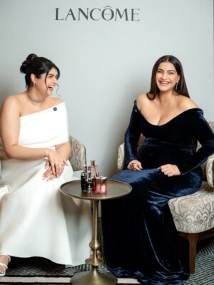 Anshula Kapoor Instagram - Camera roll archives from a very special evening!

@lancomeofficial announced @sonamkapoor didi as their newest Brand Ambassador and clearly me and my gallery couldn’t keep calm. 

@mynykaa
#SonamforLancôme 
#LancômeIndia #LancômeSkincare #LancômeFragrances
