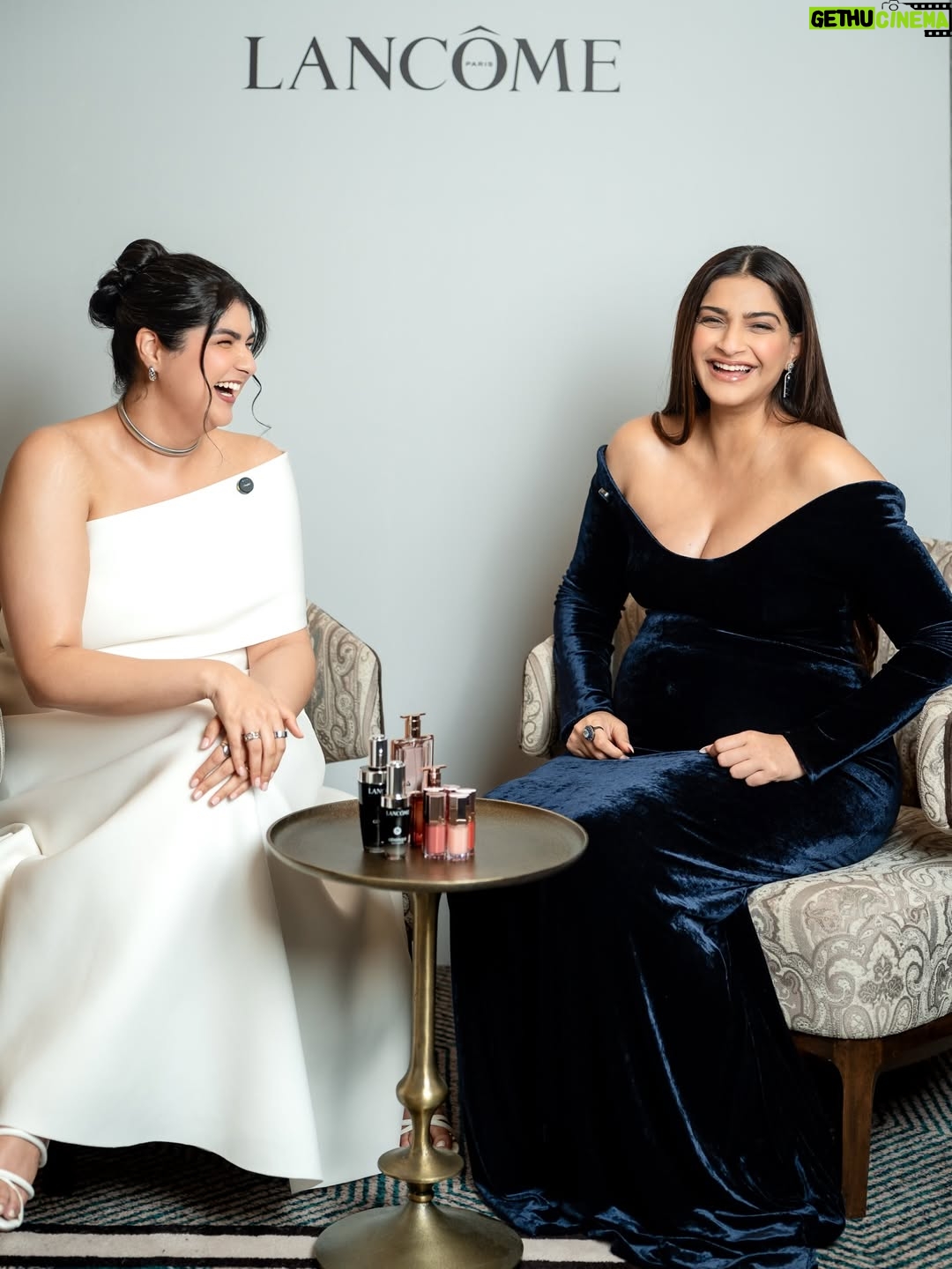 Anshula Kapoor - 50.2K Likes - Camera roll archives from a very special evening!

@lancomeofficial announced @sonamkapoor didi as their newest Brand Ambassador and clearly me and my gallery couldn’t keep calm. 

@mynykaa
#SonamforLancôme 
#LancômeIndia #LancômeSkincare #LancômeFragrances