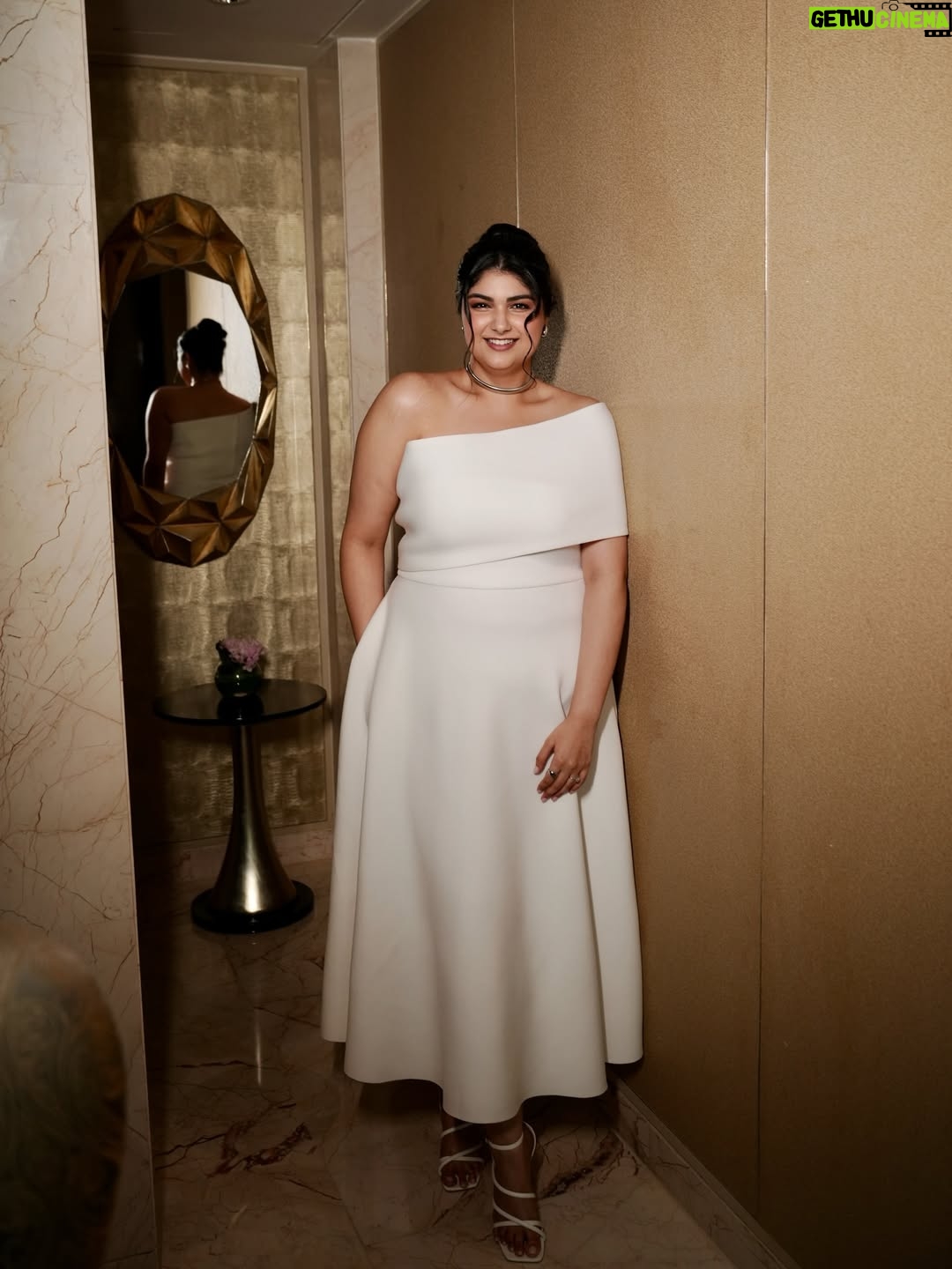 Anshula Kapoor - 50.2K Likes - Camera roll archives from a very special evening!

@lancomeofficial announced @sonamkapoor didi as their newest Brand Ambassador and clearly me and my gallery couldn’t keep calm. 

@mynykaa
#SonamforLancôme 
#LancômeIndia #LancômeSkincare #LancômeFragrances