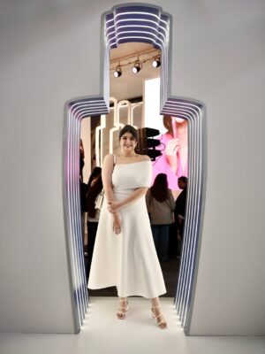 Anshula Kapoor Instagram - Camera roll archives from a very special evening!

@lancomeofficial announced @sonamkapoor didi as their newest Brand Ambassador and clearly me and my gallery couldn’t keep calm. 

@mynykaa
#SonamforLancôme 
#LancômeIndia #LancômeSkincare #LancômeFragrances