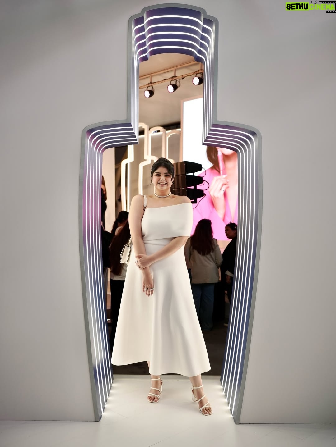 Anshula Kapoor - 50.2K Likes - Camera roll archives from a very special evening!

@lancomeofficial announced @sonamkapoor didi as their newest Brand Ambassador and clearly me and my gallery couldn’t keep calm. 

@mynykaa
#SonamforLancôme 
#LancômeIndia #LancômeSkincare #LancômeFragrances