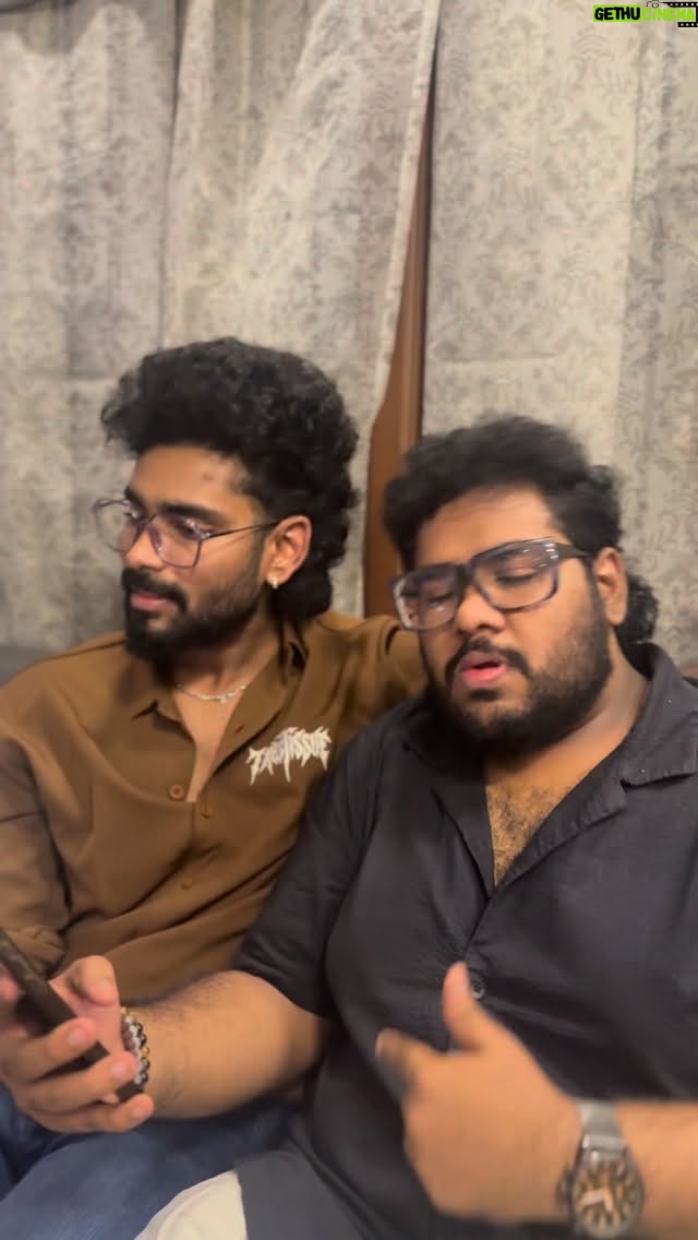 Anu Anand - 38.4K Likes - Random jamming with my friends ❤️ ‘vaaji vaaji’
@arrahman sir’s magic 

Vc @mukundkrajeshofficial thambi ❤️