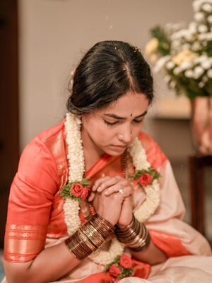 Anupama Gowda Instagram - ಶ್ರೀ ಸತ್ಯನಾರಾಯಣನ ದಿನ 🙏🏻🤍

Moments captured by : @momentsbyraghavstudios