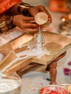 Anupama Gowda Instagram - ಶ್ರೀ ಸತ್ಯನಾರಾಯಣನ ದಿನ 🙏🏻🤍

Moments captured by : @momentsbyraghavstudios
