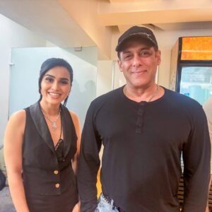 Anushka Kaushik Instagram - The picture I took for my dad years ago, came out from the gallery today to wish @beingsalmankhan happy birthday 🥳