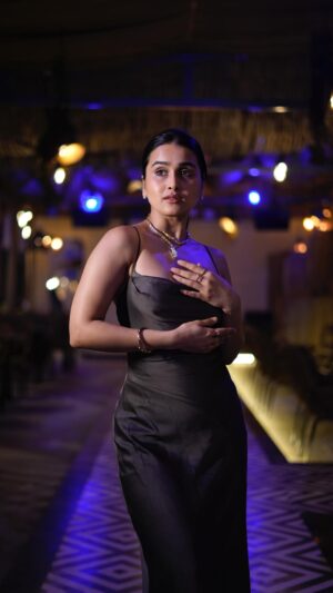 Anushka Kaushik Instagram - Signs: You are single af 👀
.
.
📸: @clickolens