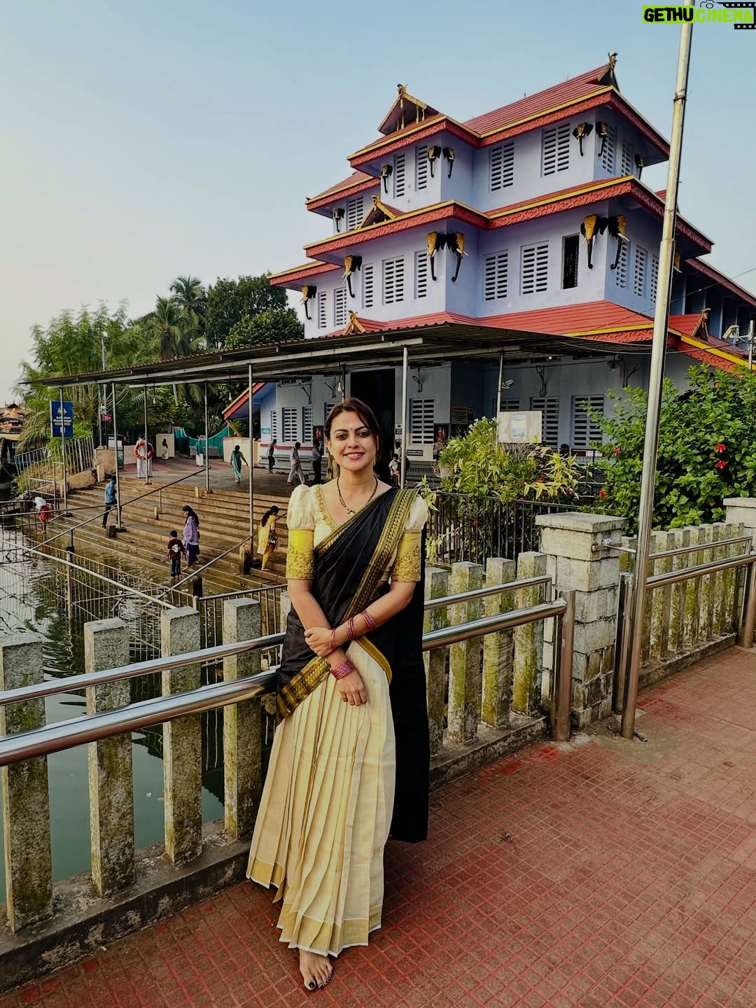 Anusree - 126.6K Likes - മുത്തപ്പനെ കാണാൻ…🙏