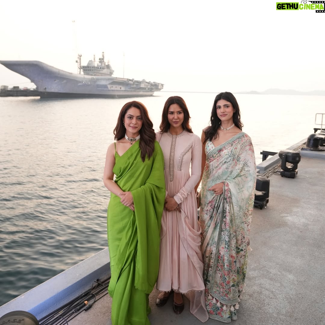 Anya Singh - 163.7K Likes - WHAT A DAY!
One that’ll always be close to my heart. To be in the midst of such brave hearts, legends & to be able to hear some of my absolute favourite singers live was such a privilege. 🧿✨
To be able to visit INS Vikrant was a once in a lifetime opportunity.
Border 2 album celebration 

Hair - @sandeepchaupal_hair 
Makeup- @niccky_rajaanie 
Saree - @ekayabanaras 
Jewellery - @tadaccessories @stilt_communications 

Stylist - @ruchikrishnastyles with @barnaaraha