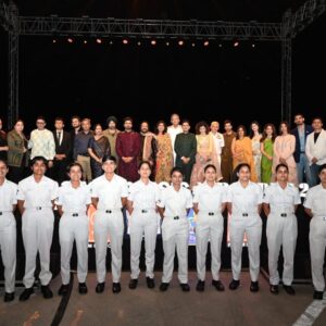 Anya Singh Instagram - WHAT A DAY!
One that’ll always be close to my heart. To be in the midst of such brave hearts, legends & to be able to hear some of my absolute favourite singers live was such a privilege. 🧿✨
To be able to visit INS Vikrant was a once in a lifetime opportunity.
Border 2 album celebration 

Hair - @sandeepchaupal_hair 
Makeup- @niccky_rajaanie 
Saree - @ekayabanaras 
Jewellery - @tadaccessories @stilt_communications 

Stylist - @ruchikrishnastyles with @barnaaraha