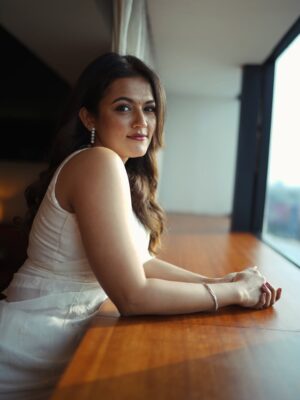 Aparna Das Instagram - 🦢🎶
Makeup : @makeupbyseenaimage
Photography: @_janakiy_
Saree : @nimmi_mathew @eira_clothing__